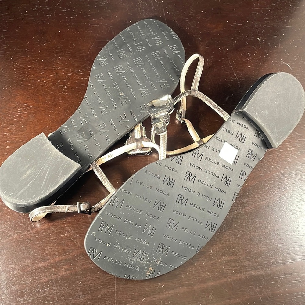 Pelle Moda thong sandals with jewel detail in pewter - Picture 5 of 5